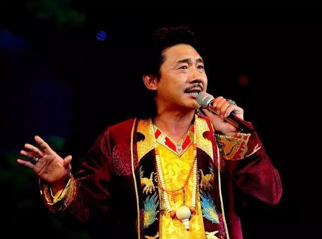 驰名藏族歌手容中尔甲